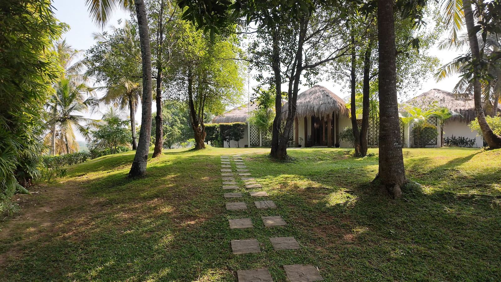 Tekanda Lodge cabana overlooking its gardens